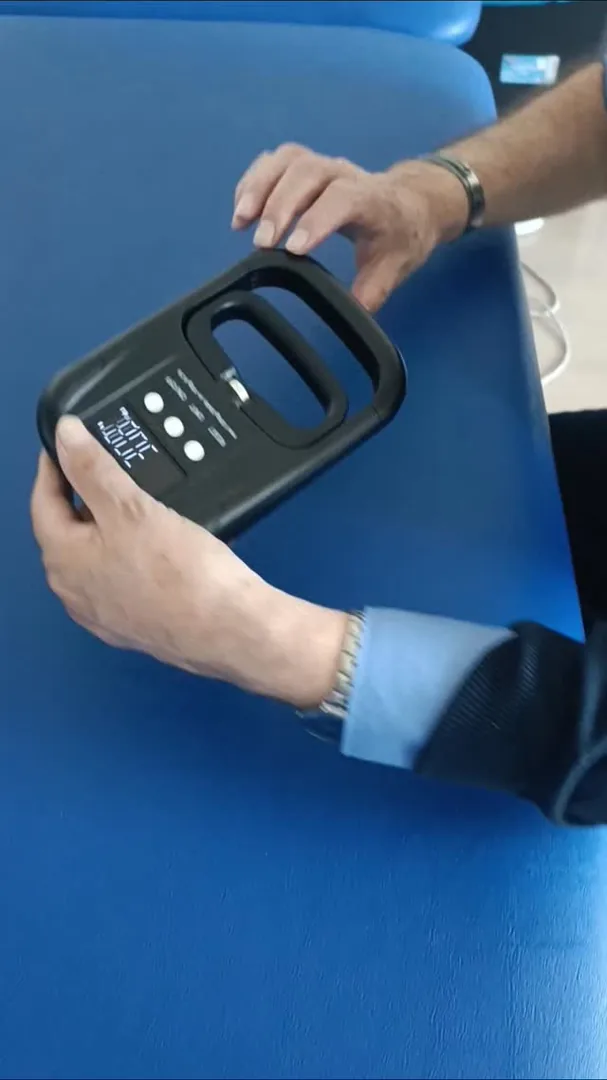 Il test e l'esercizio con l'Hand Grip sono fondamentali per monitorare e migliorare la forza della presa, la c